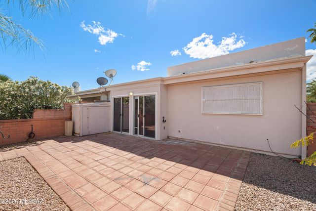 320 N Calle Del Lago, Green Valley, AZ 85614