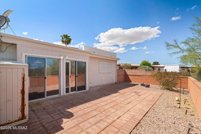 320 N Calle Del Lago, Green Valley, AZ 85614