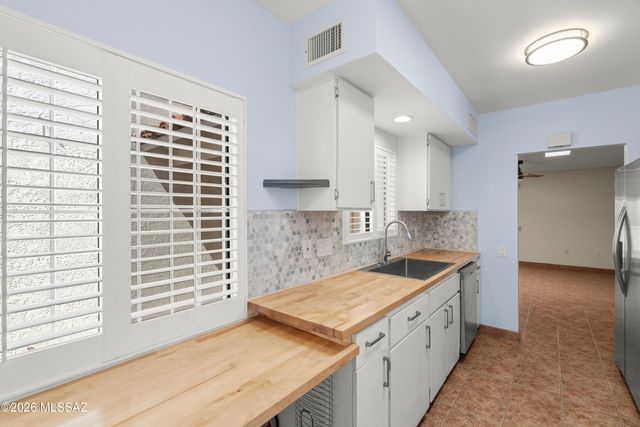 320 N Calle Del Lago, Green Valley, AZ 85614