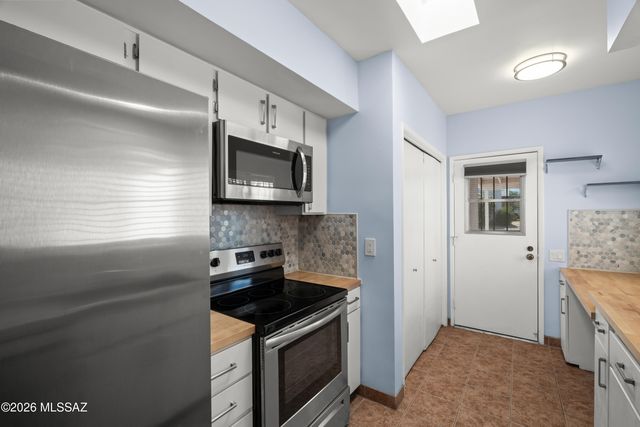 320 N Calle Del Lago, Green Valley, AZ 85614