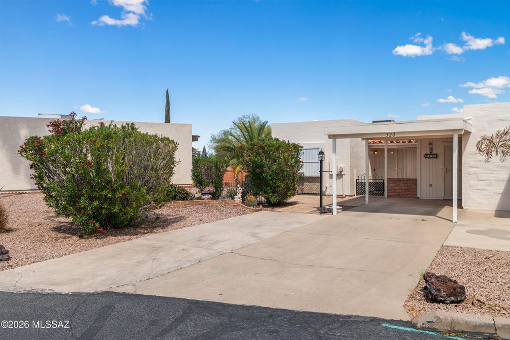 320 N Calle Del Lago, Green Valley, AZ 85614
