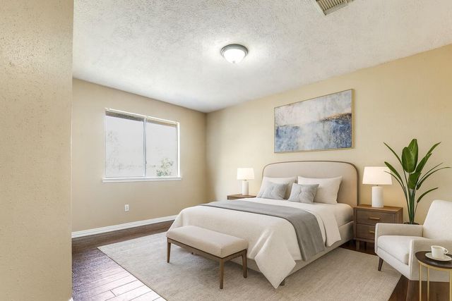 326 Dunford Court, Highlands, TX 77562