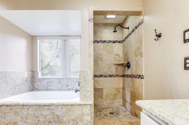 326 Dunford Court, Highlands, TX 77562