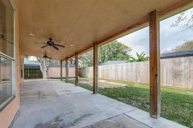326 Dunford Court, Highlands, TX 77562