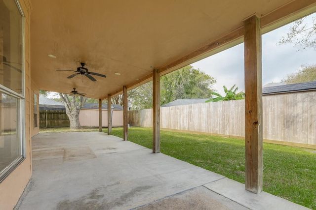 326 Dunford Court, Highlands, TX 77562