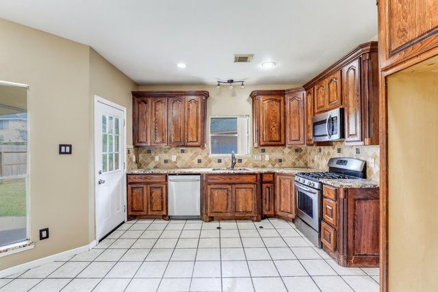 326 Dunford Court, Highlands, TX 77562