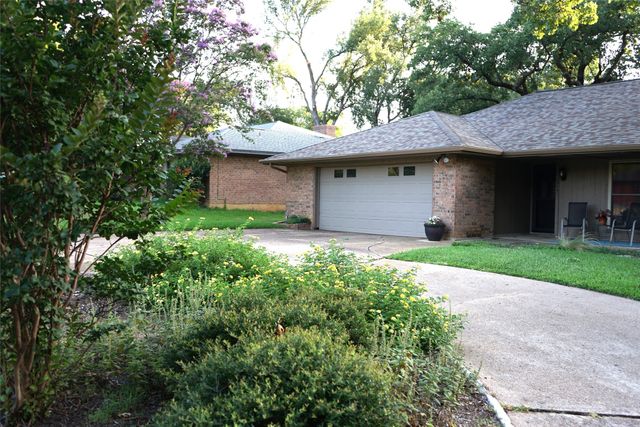2504 Avonhill Drive, Arlington, TX 76015