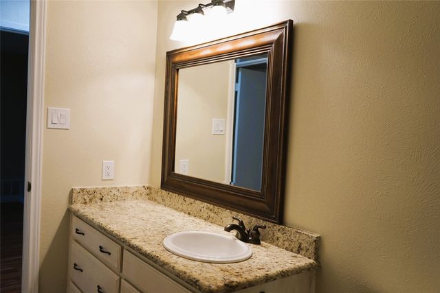 2504 Avonhill Drive, Arlington, TX 76015