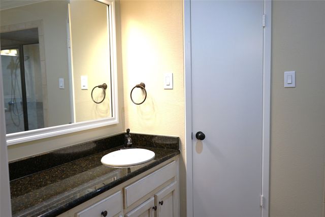 2504 Avonhill Drive, Arlington, TX 76015