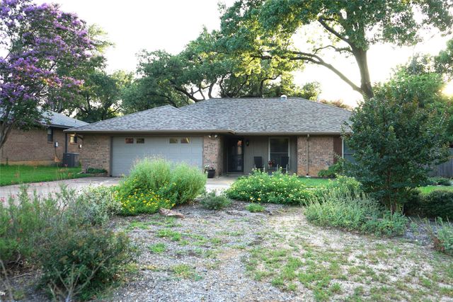 2504 Avonhill Drive, Arlington, TX 76015