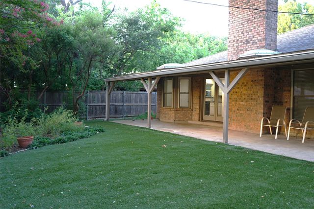 2504 Avonhill Drive, Arlington, TX 76015
