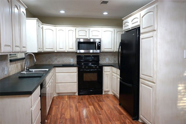 2504 Avonhill Drive, Arlington, TX 76015