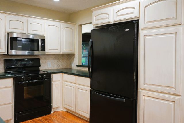 2504 Avonhill Drive, Arlington, TX 76015