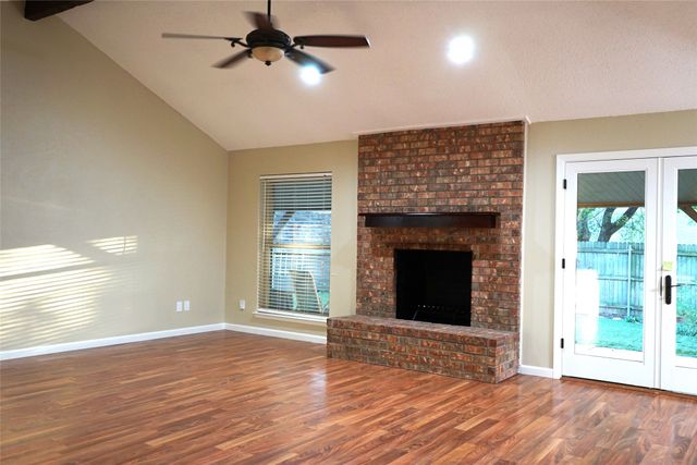 2504 Avonhill Drive, Arlington, TX 76015