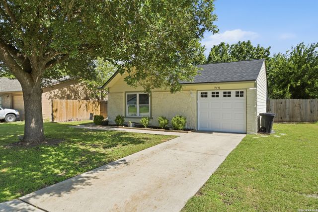 9746 Hidden Swan, San Antonio, TX 78250