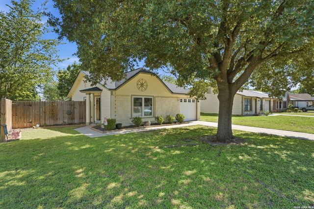 9746 Hidden Swan, San Antonio, TX 78250