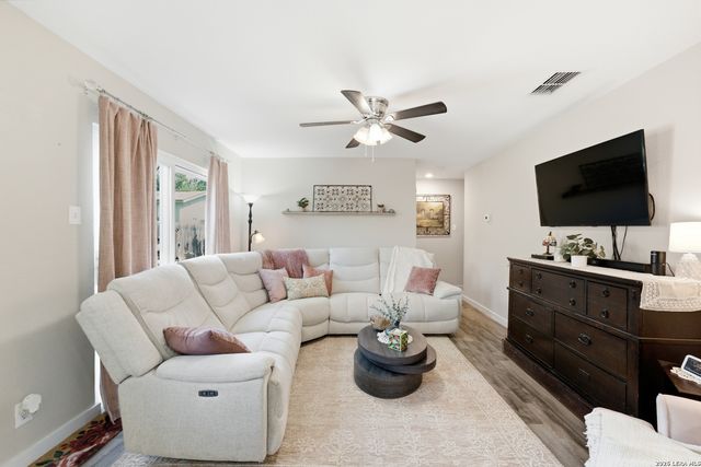 9746 Hidden Swan, San Antonio, TX 78250