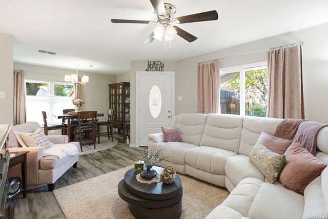 9746 Hidden Swan, San Antonio, TX 78250
