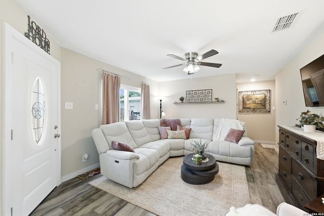 9746 Hidden Swan, San Antonio, TX 78250