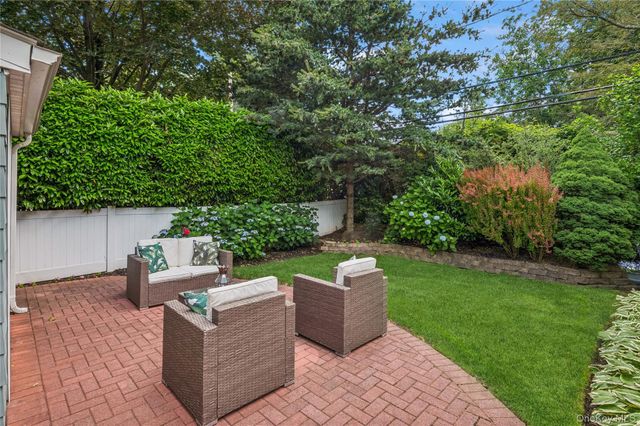17 Kensington Road, Garden City, NY 11530