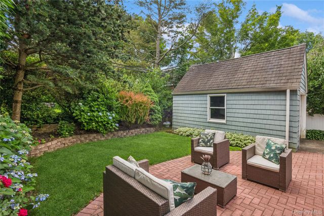 17 Kensington Road, Garden City, NY 11530