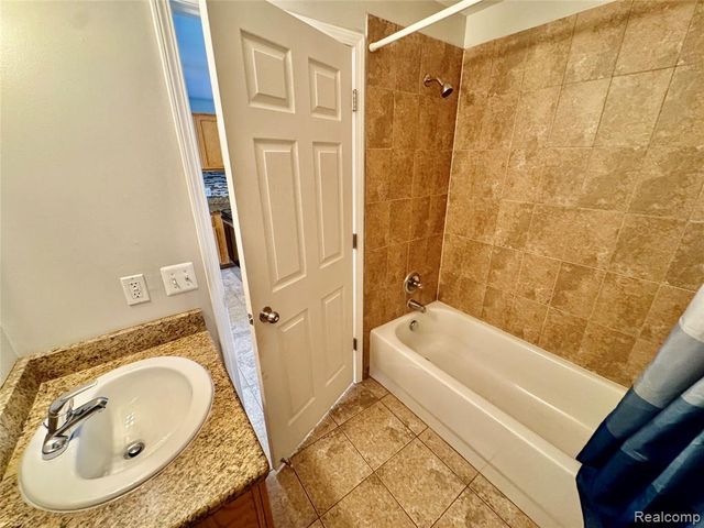 45678 Kennedy Avenue, Utica, MI 48315