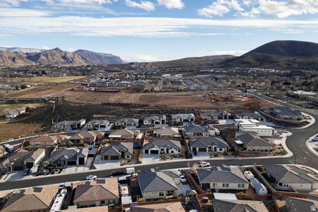 Image 59 of property listing at 1925 W 180 N, Hurricane, UT 84737