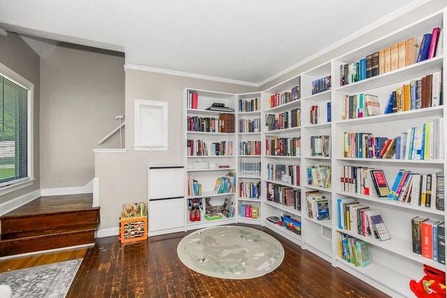 4335 N Oak Trafficway, North Kansas City, MO 64116