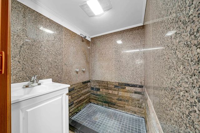 315 Hackett Hill Road, Hooksett, NH 03106