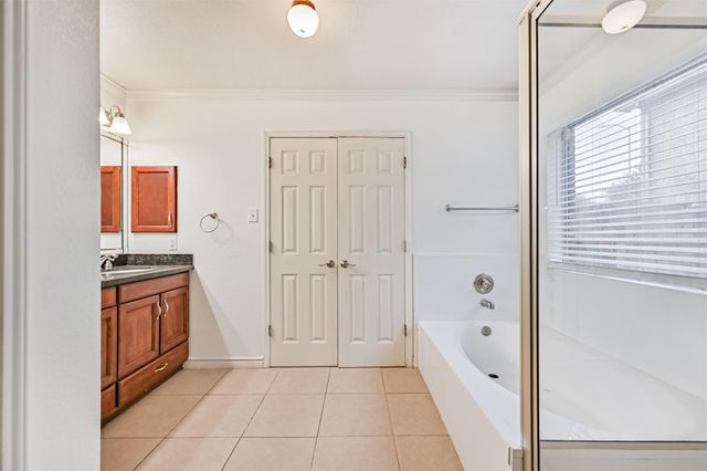 914 Chase Creek Circle, Bacliff, TX 77518