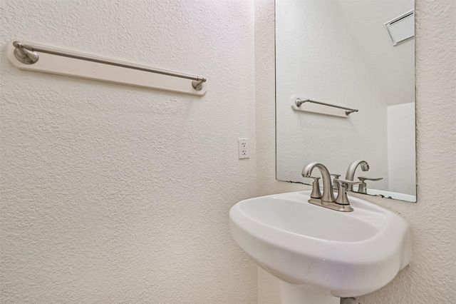 914 Chase Creek Circle, Bacliff, TX 77518