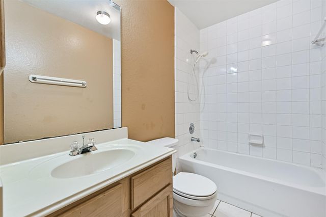 914 Chase Creek Circle, Bacliff, TX 77518