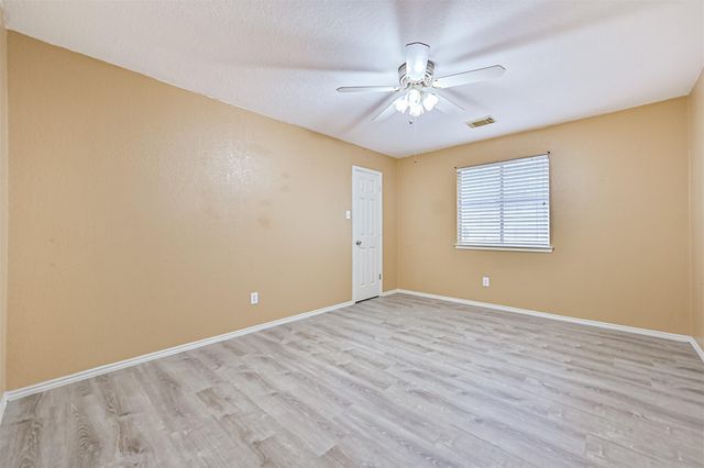 914 Chase Creek Circle, Bacliff, TX 77518