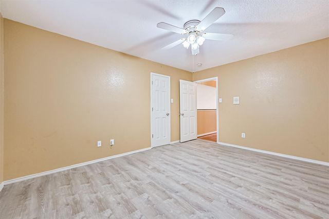 914 Chase Creek Circle, Bacliff, TX 77518