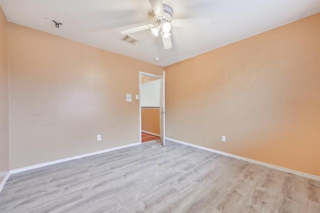 914 Chase Creek Circle, Bacliff, TX 77518