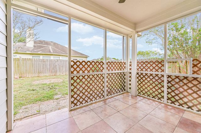 914 Chase Creek Circle, Bacliff, TX 77518