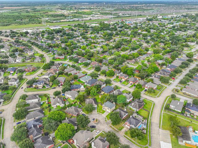 914 Chase Creek Circle, Bacliff, TX 77518