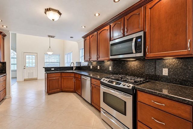 914 Chase Creek Circle, Bacliff, TX 77518