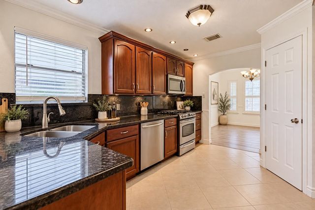 914 Chase Creek Circle, Bacliff, TX 77518
