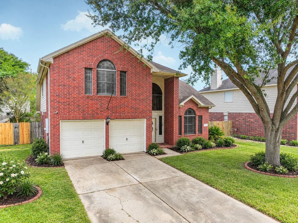 914 Chase Creek Circle, Bacliff, TX 77518