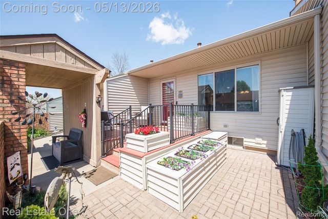 61962 YORKTOWN Drive 2, South Lyon, MI 48178