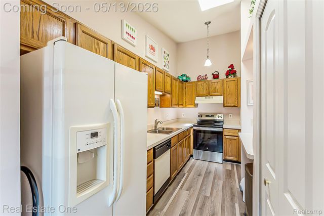 61962 YORKTOWN Drive 2, South Lyon, MI 48178