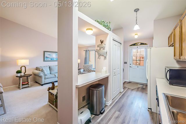 61962 YORKTOWN Drive 2, South Lyon, MI 48178