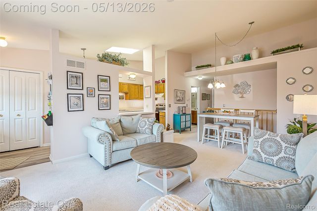 61962 YORKTOWN Drive 2, South Lyon, MI 48178