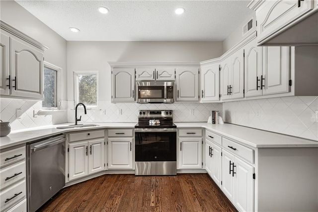 16203 W 157 Terrace, Olathe, KS 66062