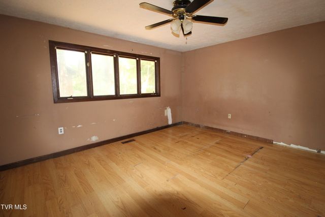 2016 Arlington Drive, Kingsport, TN 37663