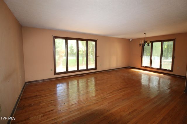 2016 Arlington Drive, Kingsport, TN 37663