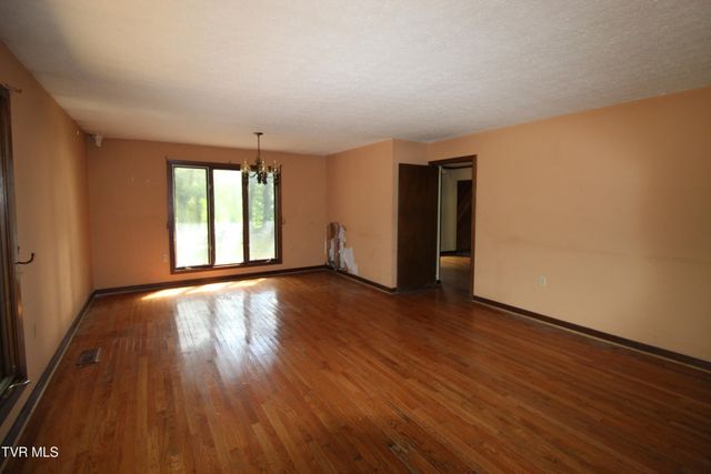2016 Arlington Drive, Kingsport, TN 37663