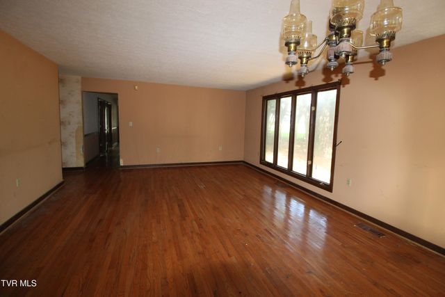 2016 Arlington Drive, Kingsport, TN 37663