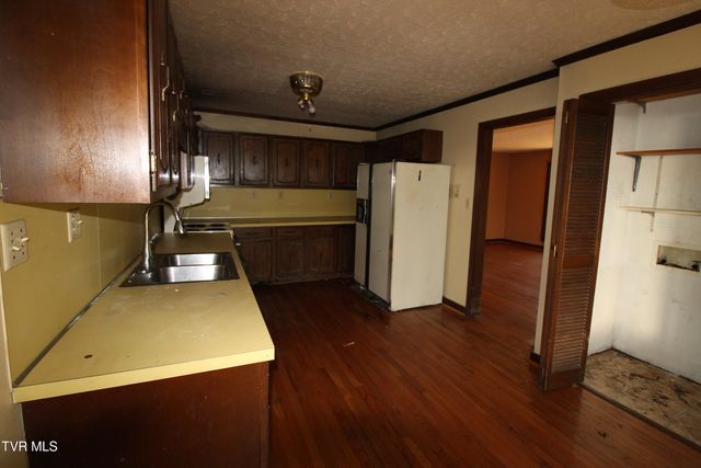 2016 Arlington Drive, Kingsport, TN 37663